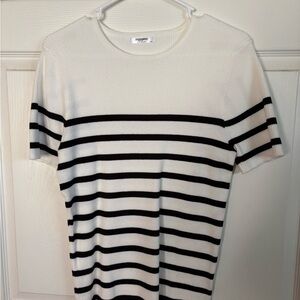 Zeagoo woman’s striped short sleeve crewneck sweater